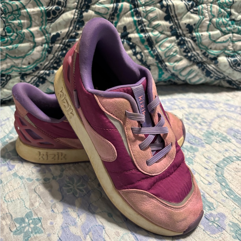 Girls Kizik shoes